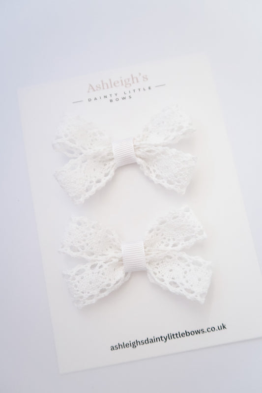 White lace sweetheart bow