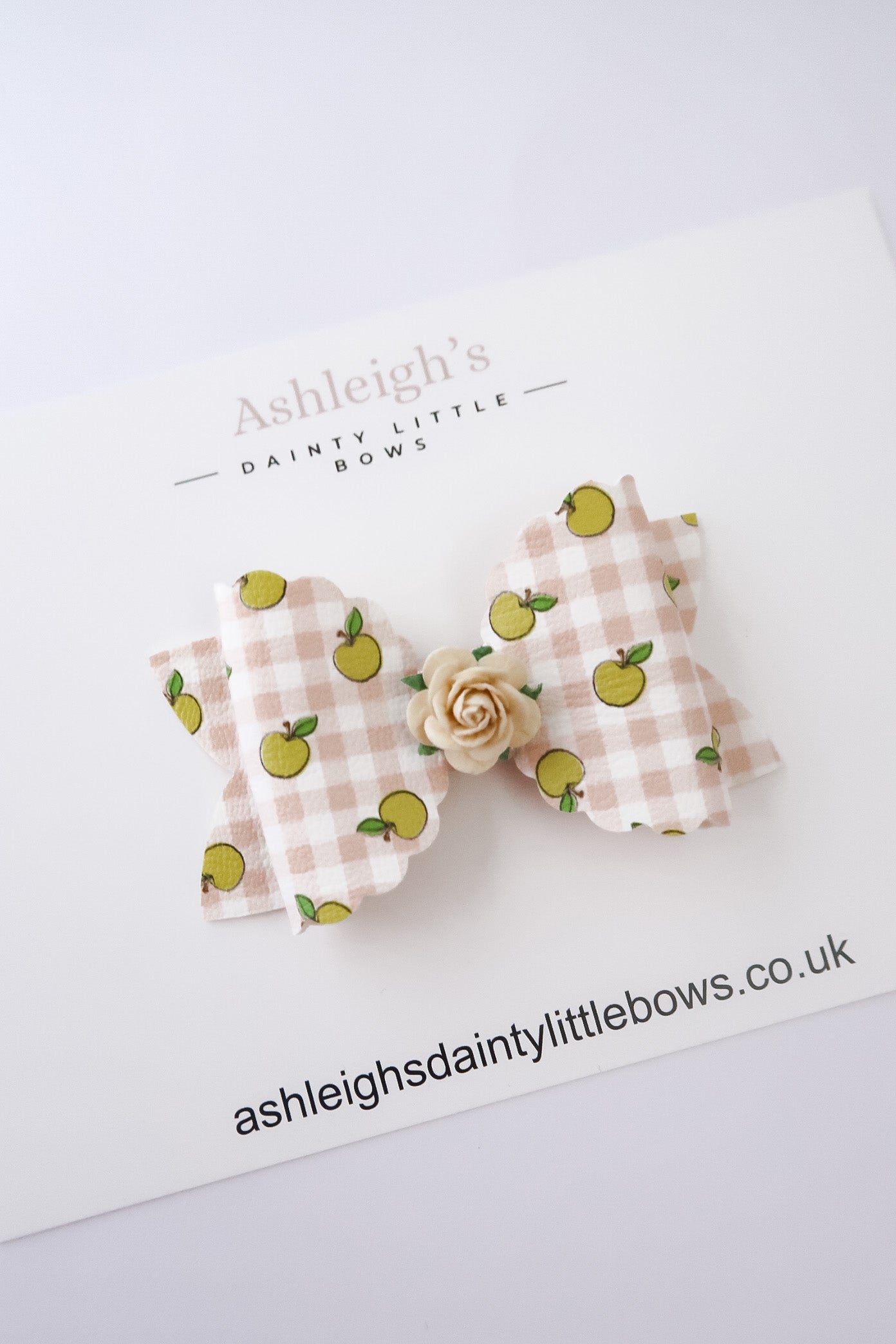 Apple pie scalloped bow