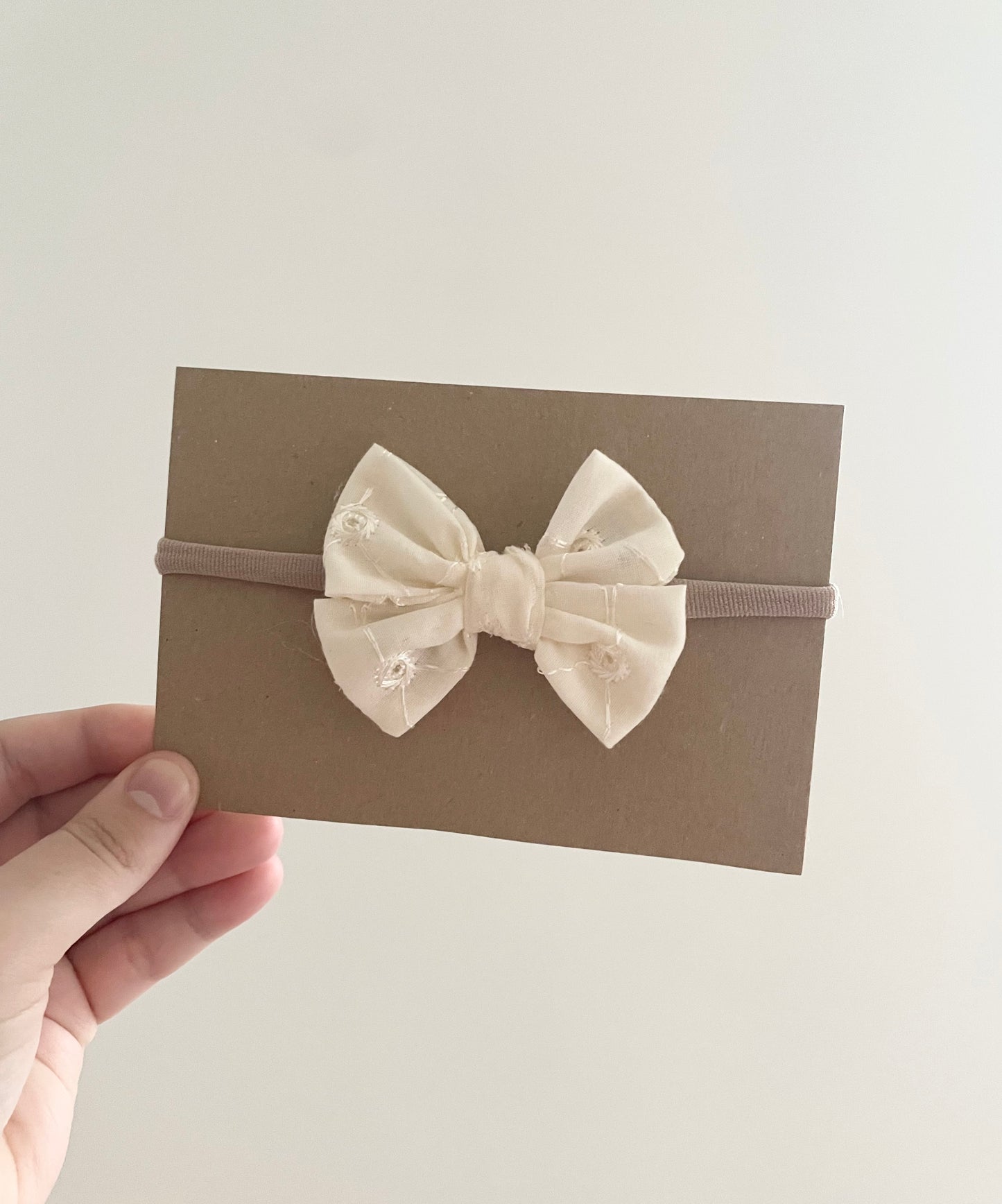 Mini cream brodiere bow