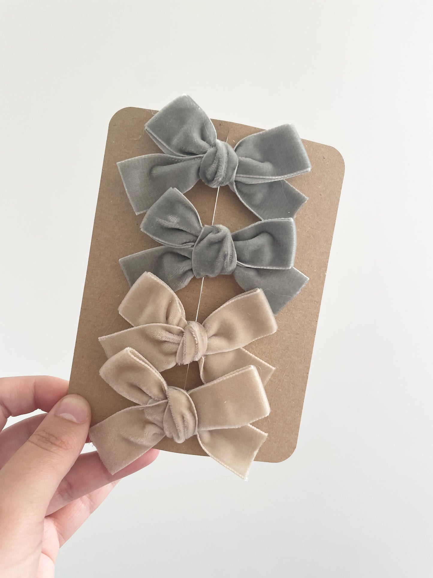 Velvet handtied bows (2 colours)