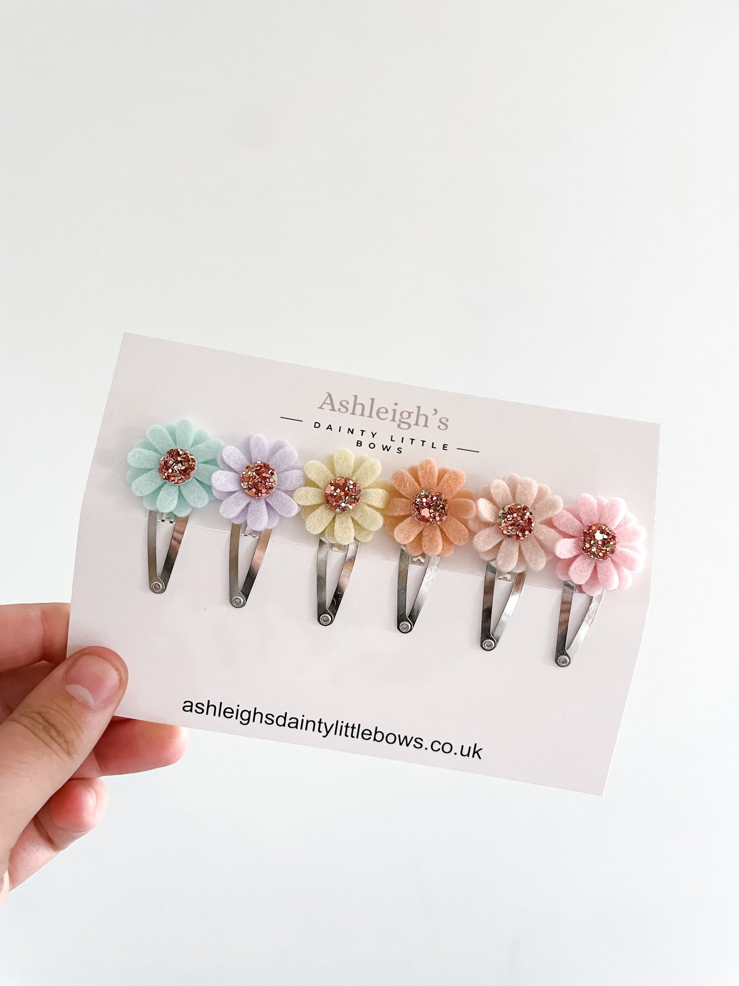 Pastel daisy snap clips